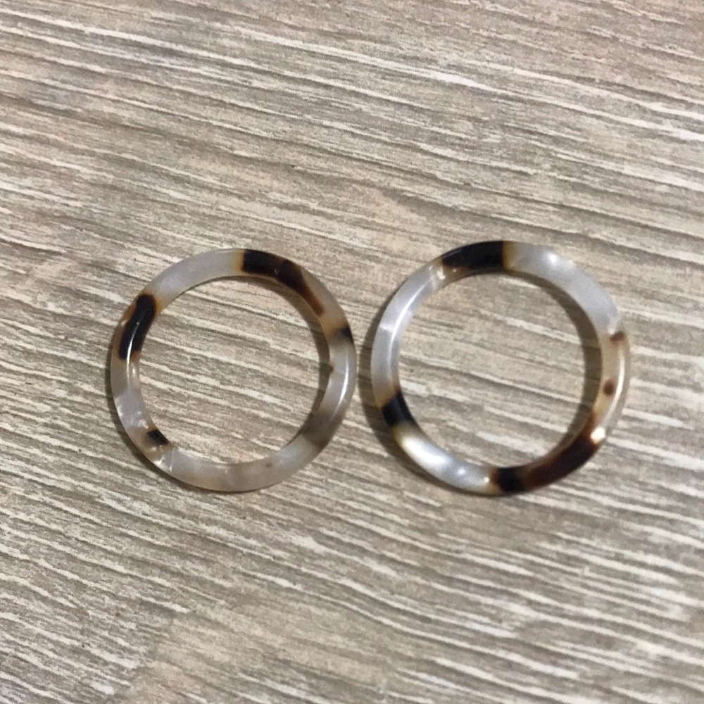 Brown and Cream Resin Rings - Picture 2 of 3